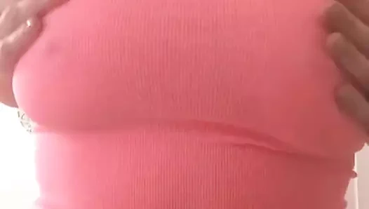 touche moi les seins