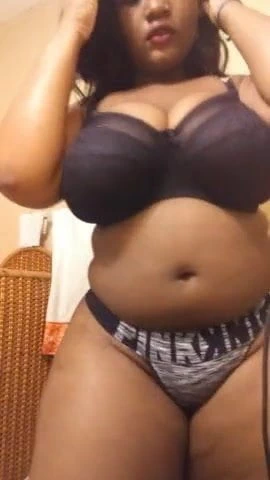 Sadece seksi siyah iri güzel kadın