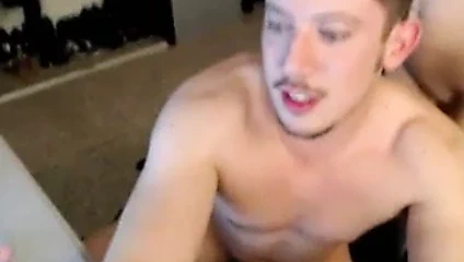 Web kamerası çifti sikişiyor