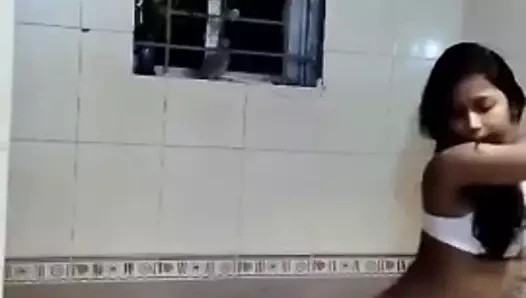 Bangladeşli sıcak kızlar duş