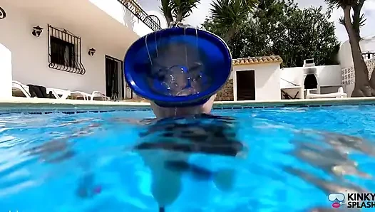 Sualtı giysisi ve maske fetişi dolum, baloncuklar ve nefes kontrolü