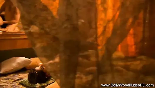 Egzotik aşıkların kendi yollarını bulmasına izin verin