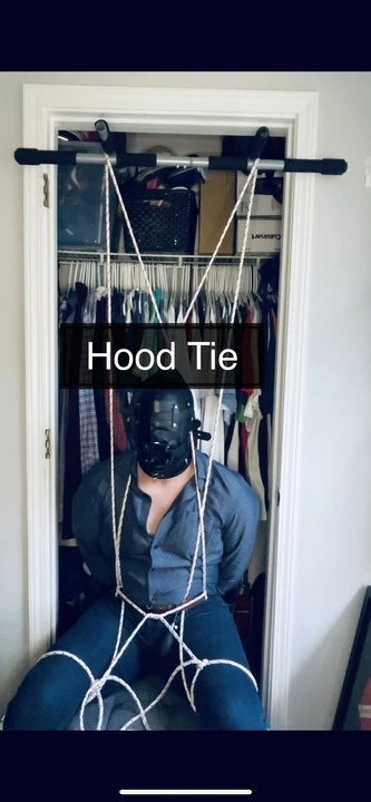 Büyük şişirilmiş tıkaç ve derin penis tıkacı ile kendini esaret