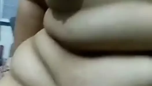 Ben onun ağır kavunlarını çekerken Dee bana biniyor