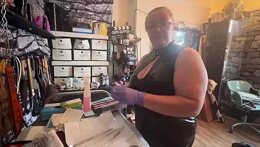 Domina Satana ve Sahibe Izar ile ses yapma hazırlığı