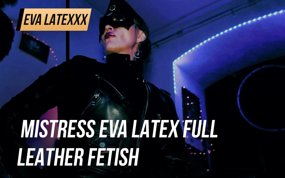 Sahibe eva lateks tam deri fetiş çizmeler domina üniforma bdsm sapık ateşli orta yaşlı seksi kadın