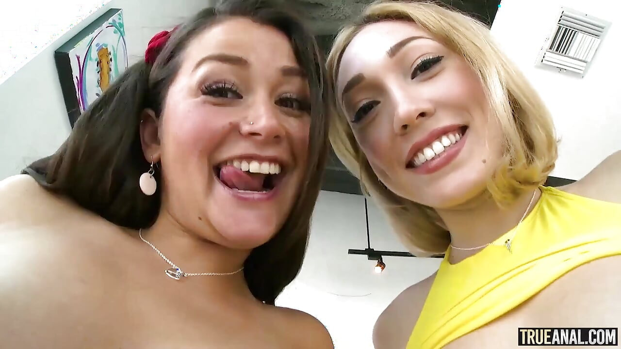 Gerçek anal - Allie Haze ve Lily Labeau göt deliklerini siktiriyor
