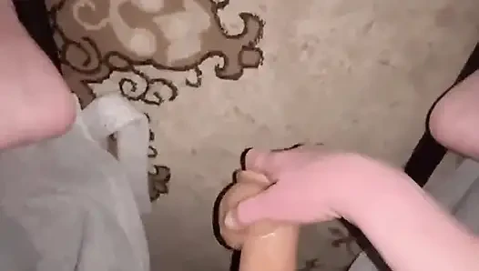 Kadın kılıklı koca dildo zıplıyor