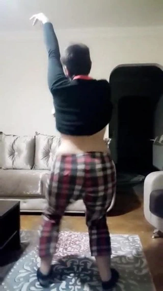 Türk kızı twerk 2