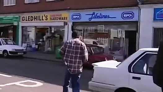 İrlandalı kız götten ve amından sikiliyor