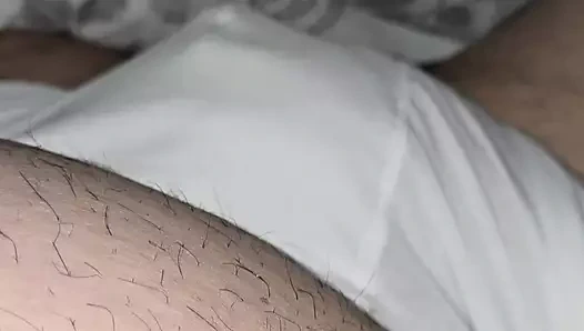 Üvey anne kocası tarafından üvey oğlunun pantolonunun altında sikine dokunurken yakalandı