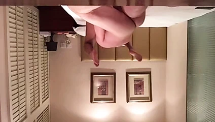 Karım başka bir adamla yatıyor.