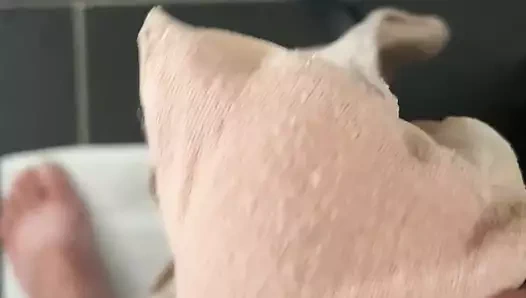 Gusset mastürbasyon yapıyor