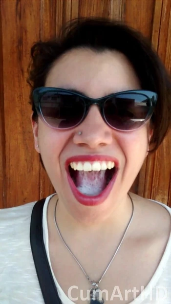 Она удивила, что я иду на прогулку после того, как я вошел в ее рот!