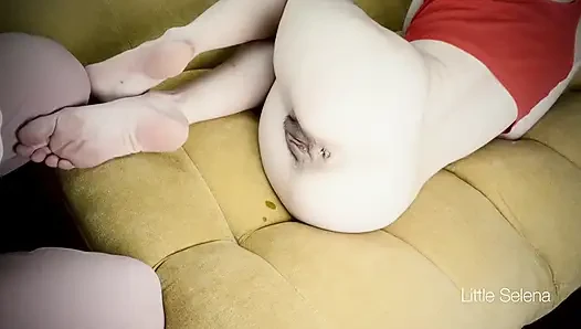 Üvey babam büyük kıllı eliyle götümü genişletiyor