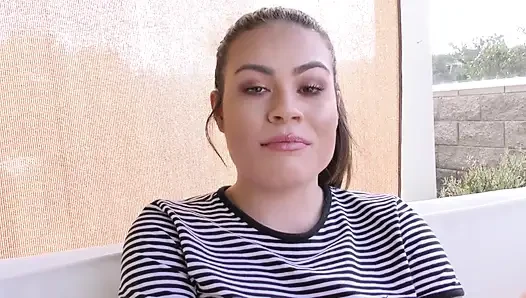 Üvey kızım Veronica Valentine salatamı atıyor