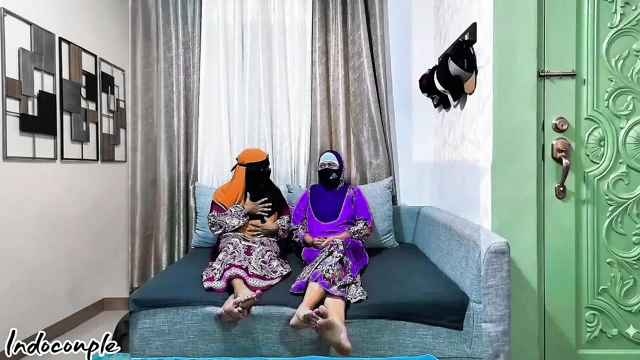 Başörtülü lezbiyen kız. Lezbiyen Müslüman kız. Rahibe Teresa. Endonezyalı Lezbiyen.