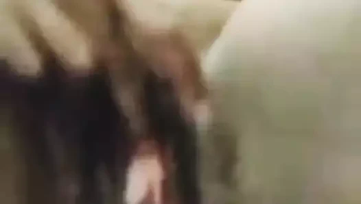 Sonunda boşalıyor, karşılıklı mastürbasyondan orgazm