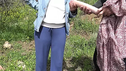 Bu Amerikalı kadın çılgın !! Müslüman bir ülkede kara borsada edepsizce kullanılmış dildo satın !!