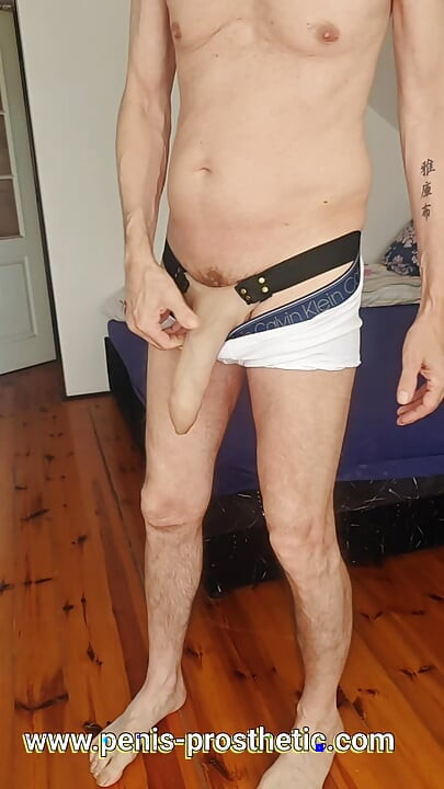 İç çamaşırında güzel bir büyük şişkinlik yapacak gerçekten kalın sarkık yarak. Her amcık böyle büyük bir penis istiyor