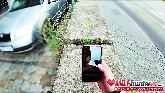Orta yaşlı seksi kadın avcısı mia sakso çekiyor ve açgözlü ağzına boşalıyor!