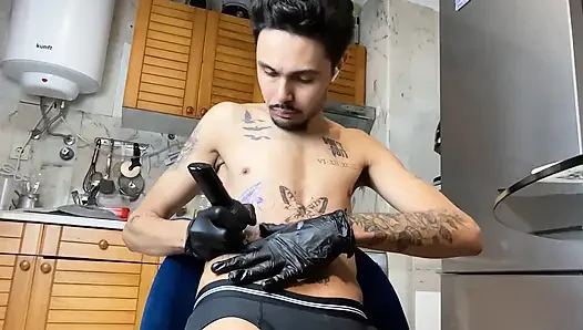I Went to Get a Tattoo, Got a Hard Cock and Jerked off Until I Came