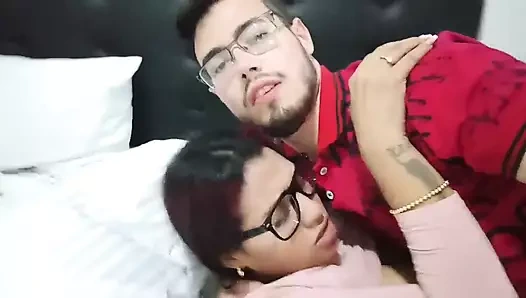 Esmer genç esmer büyük sarkık memeli amerika birleşik devletleri büyük kalın bir horoz ile üvey kardeşi tarafından becerdin