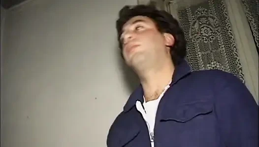 Kıllı çift masada sikişiyor