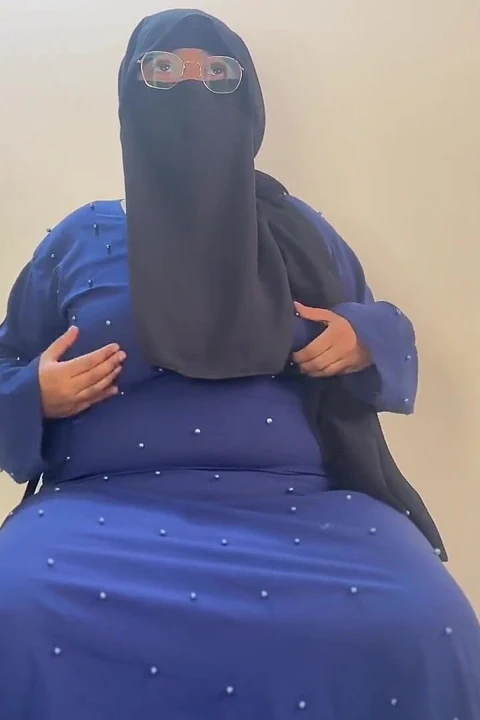 Arap ateşli tombul utangaç kız amcık ve anal sikiş istiyor