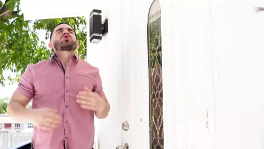 Freeuse milf - sıcak sarışın puma kocası aynı odadayken olgun amını sert becerdin alır