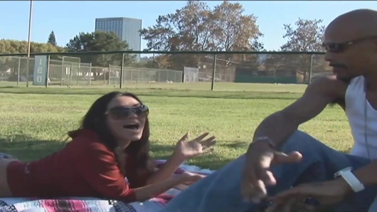 Azgın piliç kutusu güçlü poled sikiş deliği spermle dolu küçük görünüyor