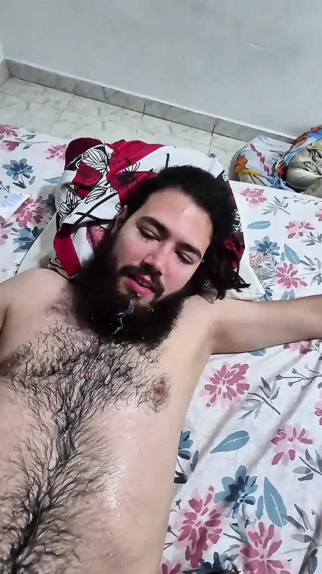 Komşumun Sakalındaki Göğüslerimden Süt