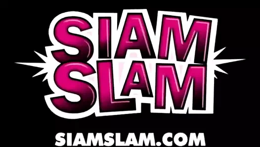 Neighbors genç Tayland kız eyersiz becerdin