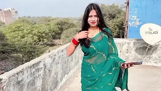 Hintli desi iki arkadaş bir erkekle sert sikişiyor