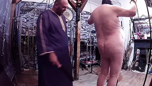 Bölüm 1:- Lanista Bear ve Domina Satana zindanda biraz turtur için alt besleyiciyi alıyor!