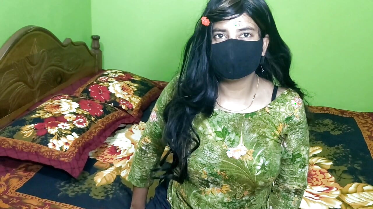 Güzel çalışan kız sikişiyor