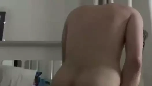 Baba sikikleri onun küçük oyuncak