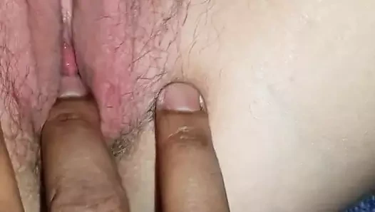 The metres oynama ile ona sulu ıslak kedi tüm