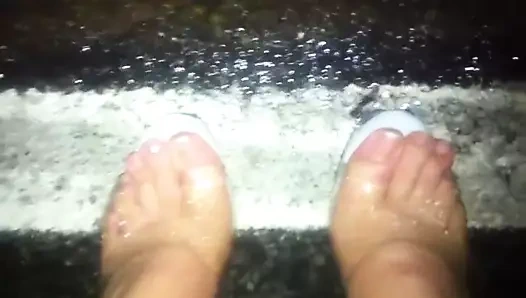 çıplak ayaklar içinde seksi net memnun yüksek topuklu