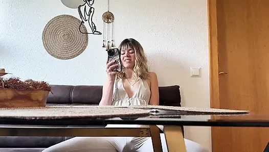 Ormanda sikiliyor ve sert sikiliyor!! Bu beni çok tahrik ediyor!!