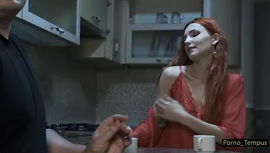 MILF hikayesi. Aile Sırları 2. Bir üvey oğlunun baştan çıkarılması