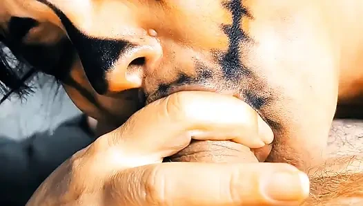 Ele geçirilmiş ateşli komşu, ağzında sperm ile en iyi oral seksi yapıyor ve hepsini yutuyor. ASMR Inleme ve boşalma