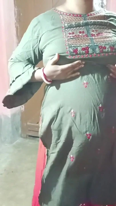 Потрясающий момент из "Замужняя падчерица моего бывшего любовника Арендодателя тайно пришла в полночь - чтобы знать, как я "