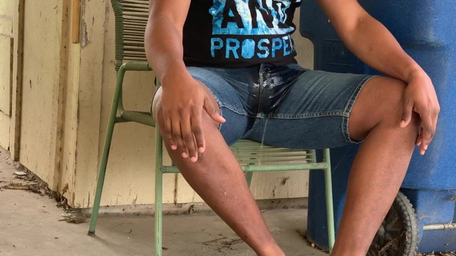 inşaat işçileri izliyor