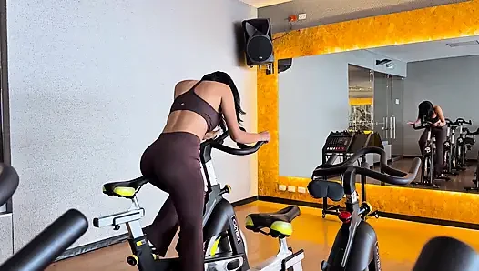 Bakış Açısı - Neredeyse Hamile: Spor Salonundan Bir Yabancı Benimle Tanışmak İstiyor - Laura Alvarez