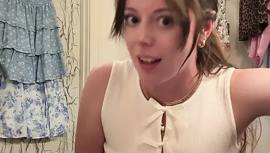 Soyunma odasında sert boşalıyor!!