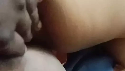 Kocası karısının ateşli amını izliyor ve eğleniyor