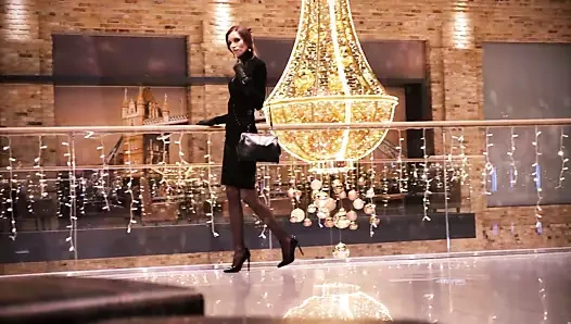 Bayan helen sarkan, yüksek topuk ve bacak