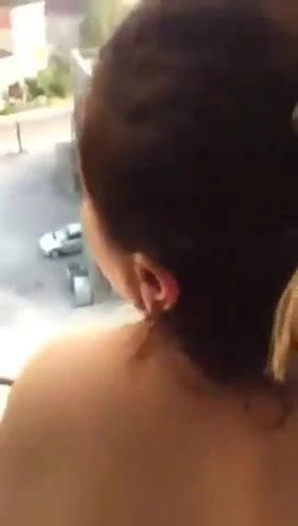 turkish amateur pencereye dayamis manzara seyrediyor