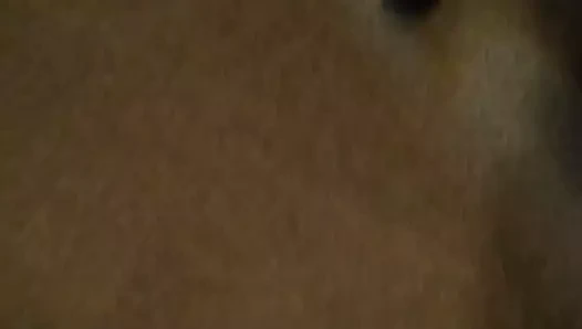 Sadist kız topları tekmeliyor